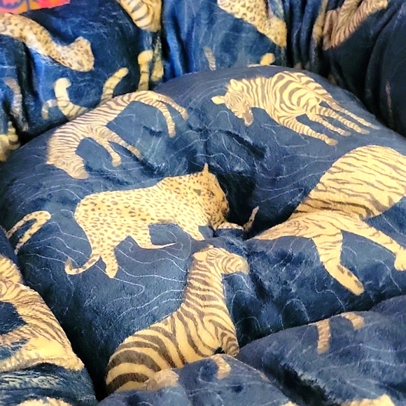 Johnny Was Tiger Dog Bed, S Extra Plush, Unique Tiger & Zebra Design, NWT - Picture 5 of 15